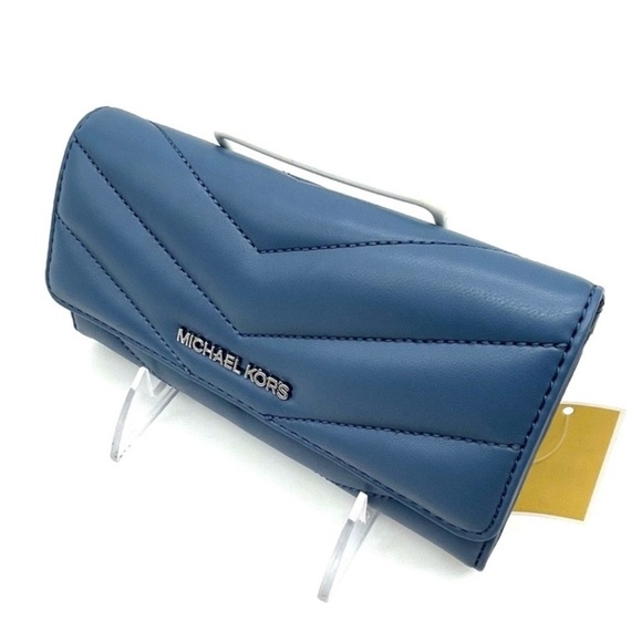 Michael Kors Large Trifold Wallet Blue
Lagoon - Picture 7 of 9